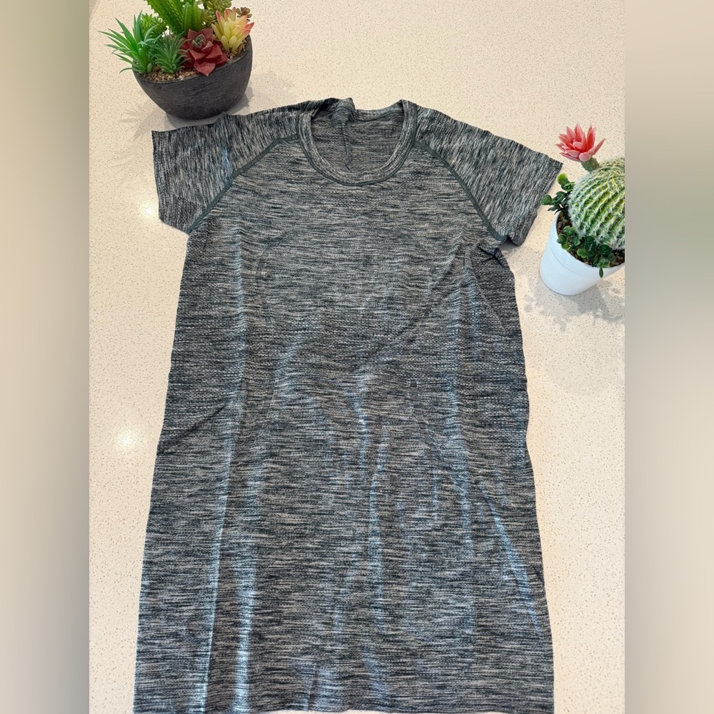 lululemon athletica Heathered Green Swiftly Short Sleeve Tee